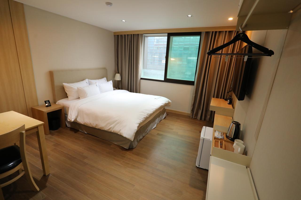 The First Hotel ชางวอน ภายนอก รูปภาพ