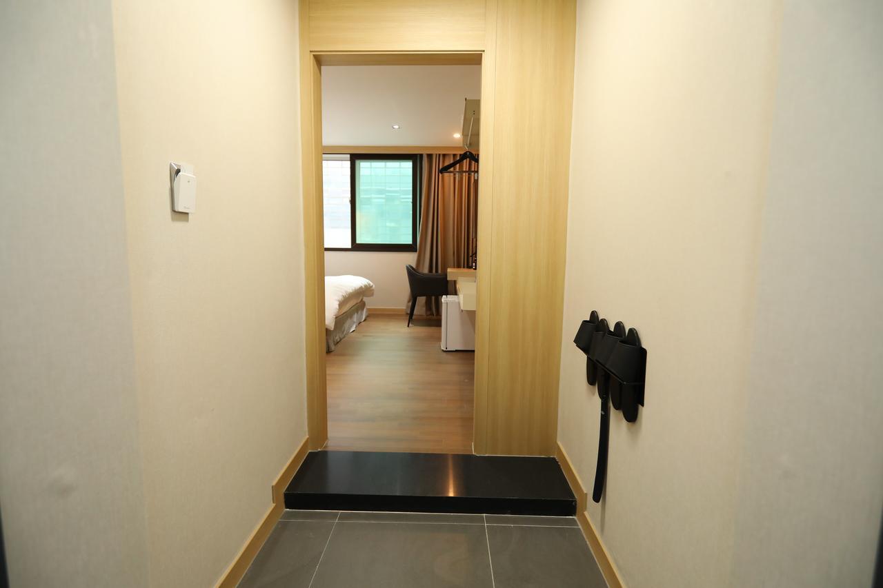 The First Hotel ชางวอน ภายนอก รูปภาพ