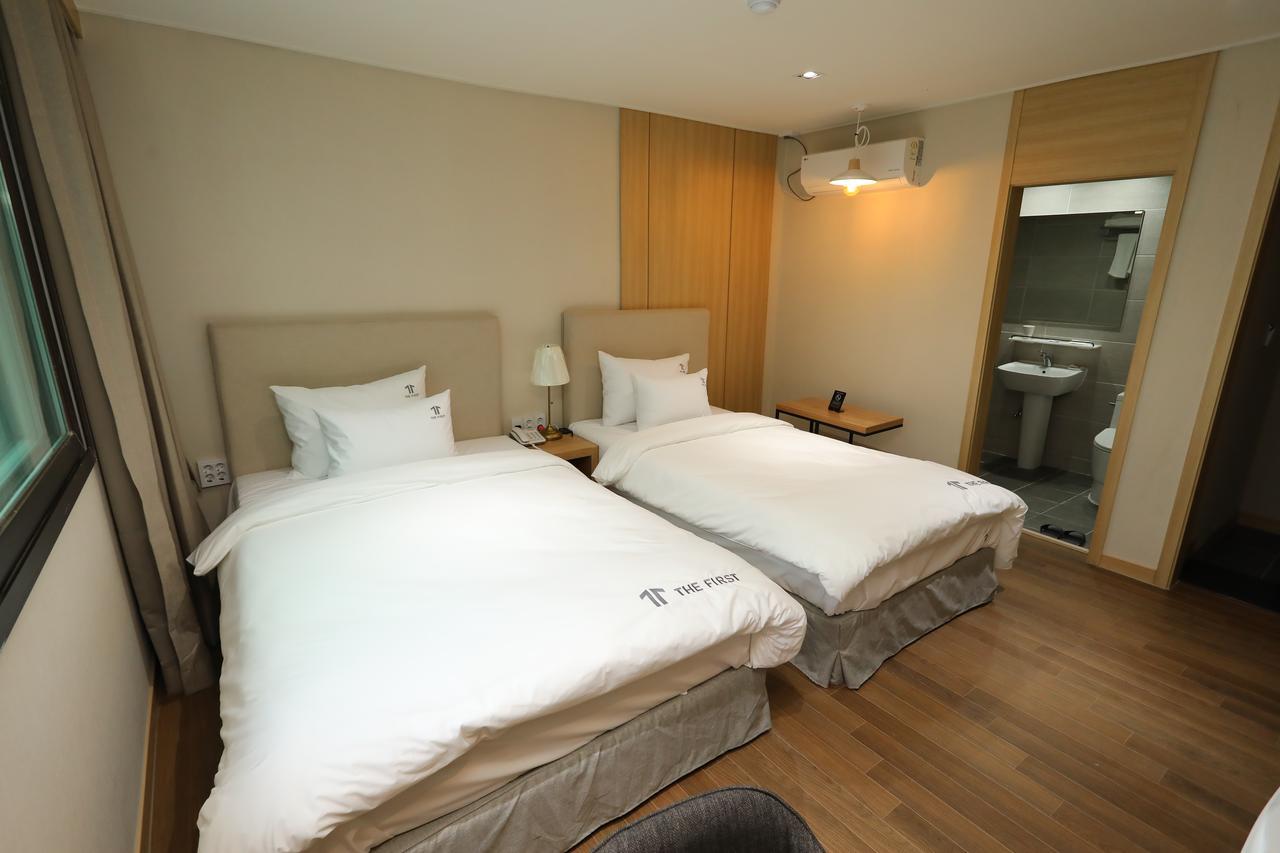 The First Hotel ชางวอน ภายนอก รูปภาพ