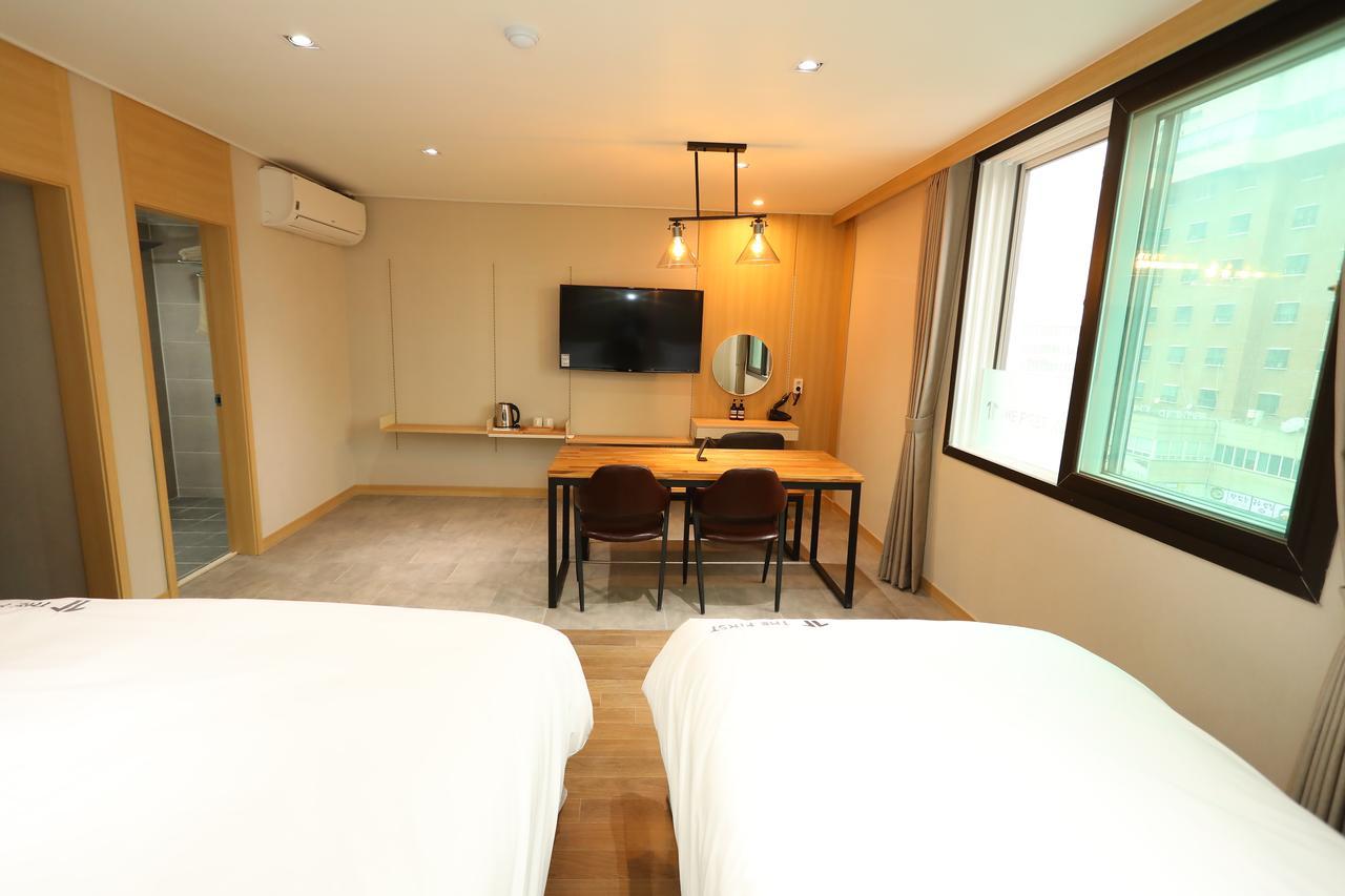 The First Hotel ชางวอน ภายนอก รูปภาพ