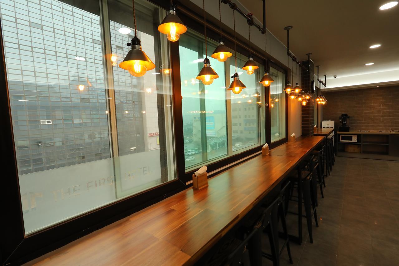 The First Hotel ชางวอน ภายนอก รูปภาพ