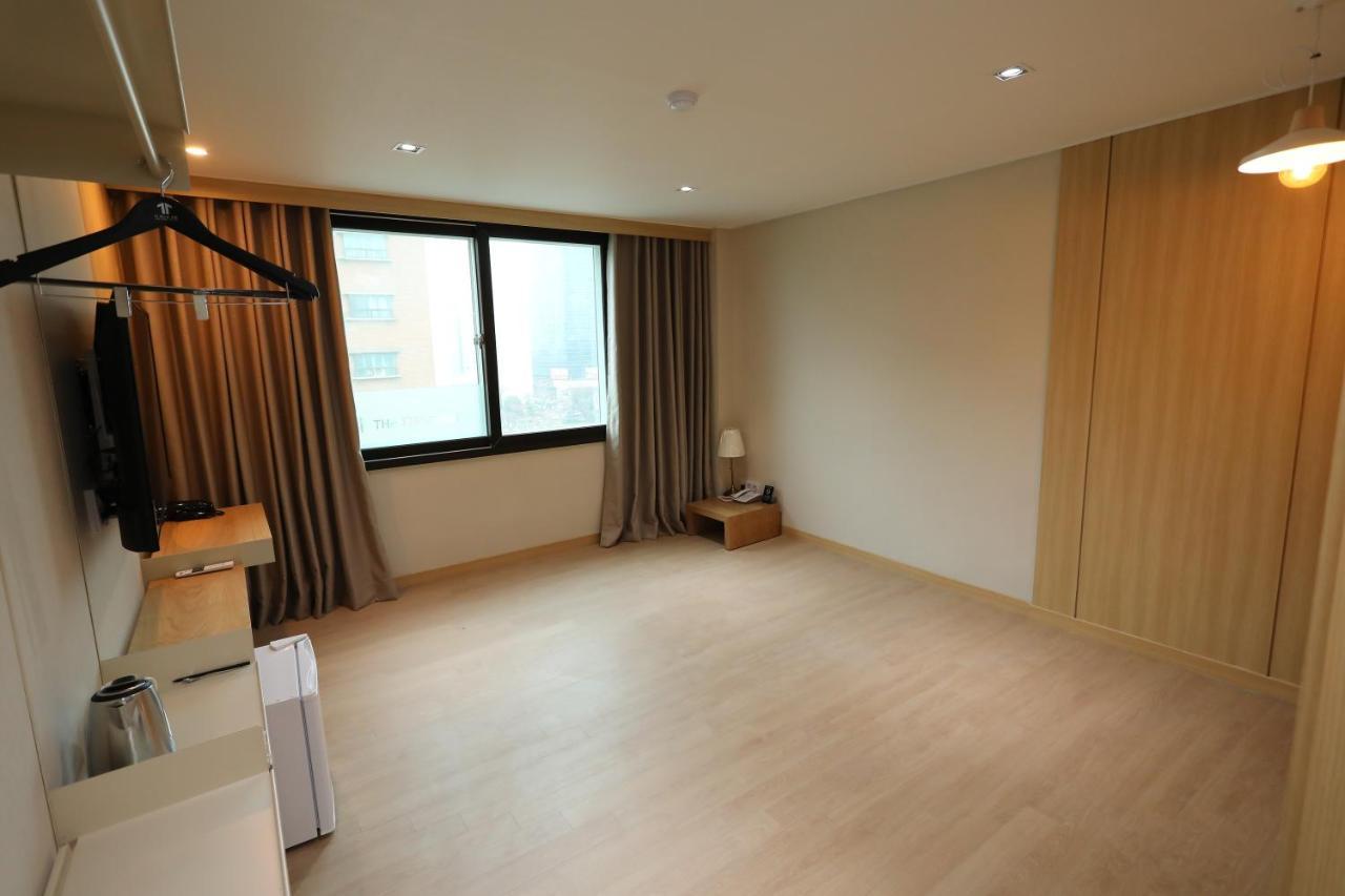 The First Hotel ชางวอน ภายนอก รูปภาพ